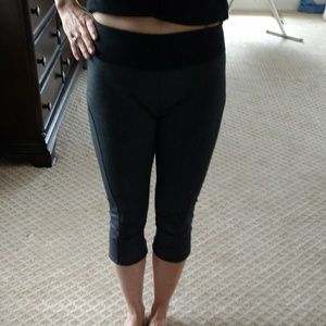 **SOLD**Gray Kyodan workout capris